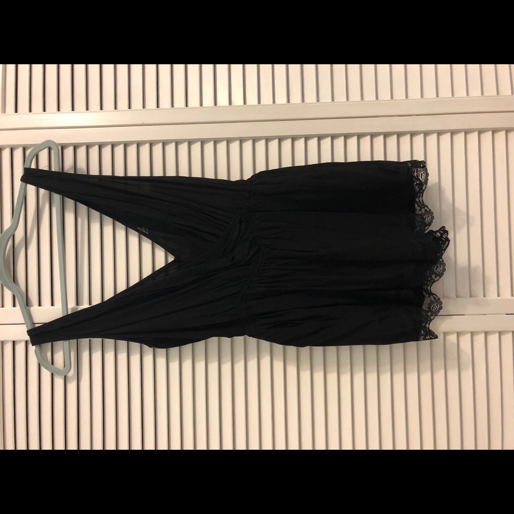 Causal black romper. Lace finish.